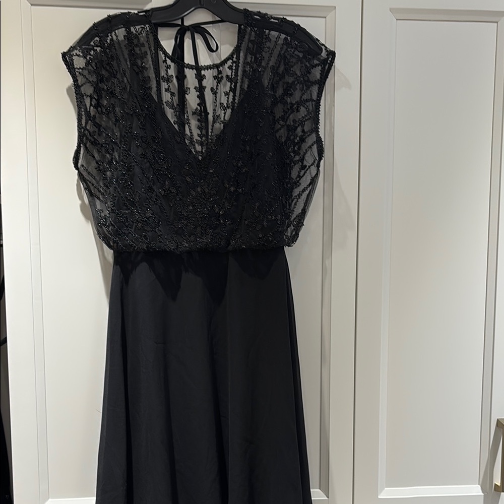 Black Sleeveless V-Neck A-Line Dress